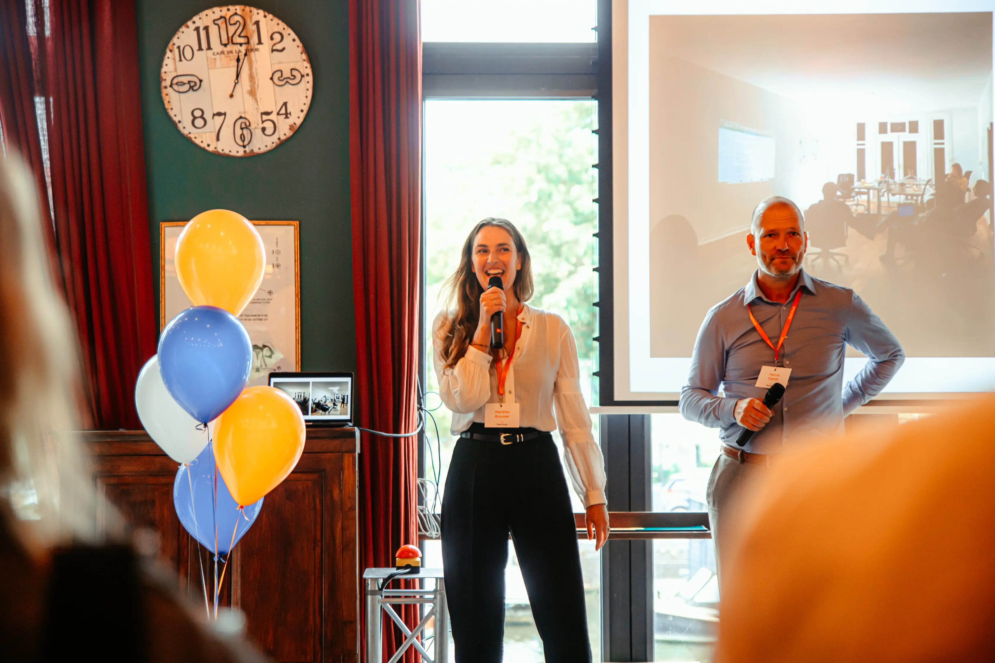 FindNFund oprichters Mariette Brouwer en Patrick Eppink aan het presenteren op het lancerings-evenement van het platform