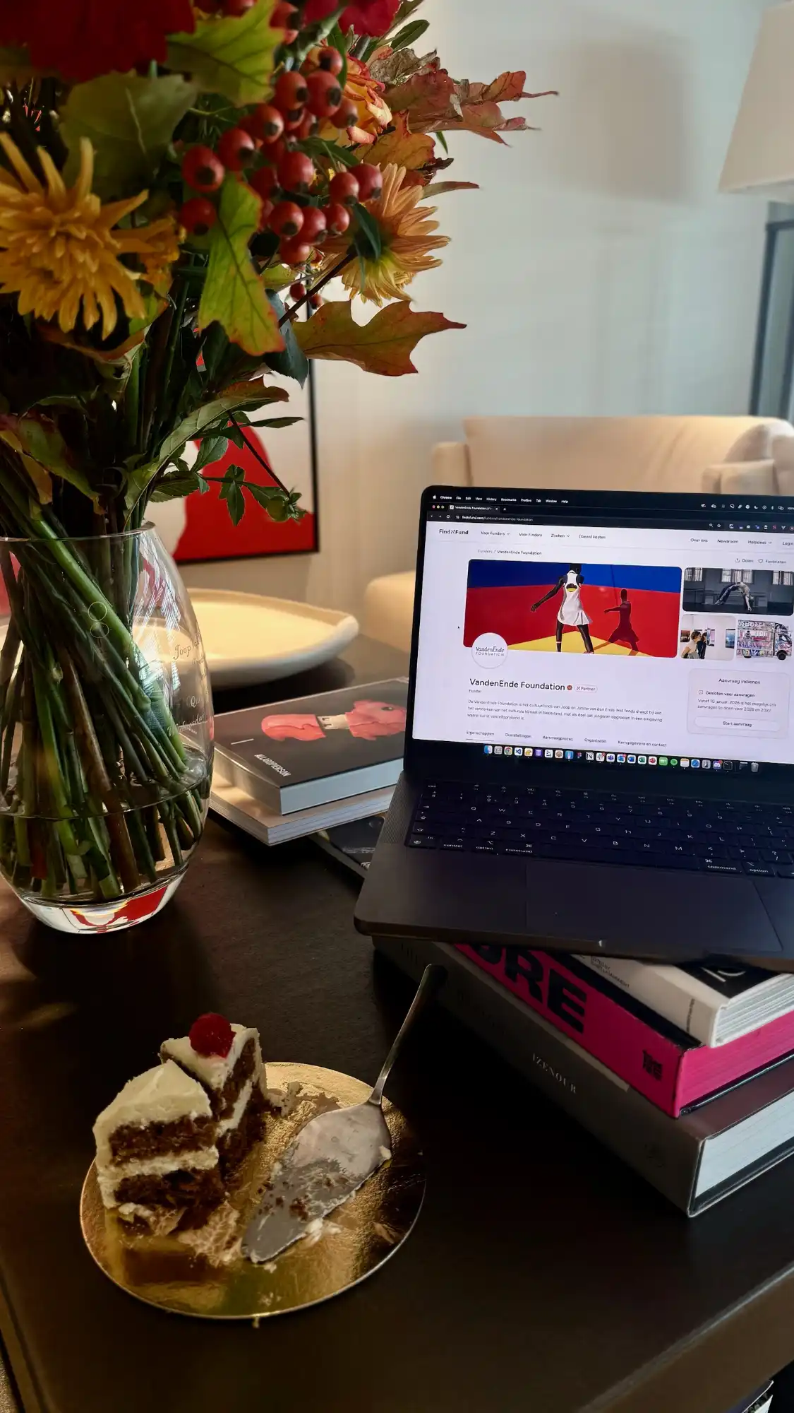 Sfeerfoto van een kantoor en het Funder profiel van VandenEnde Foundation