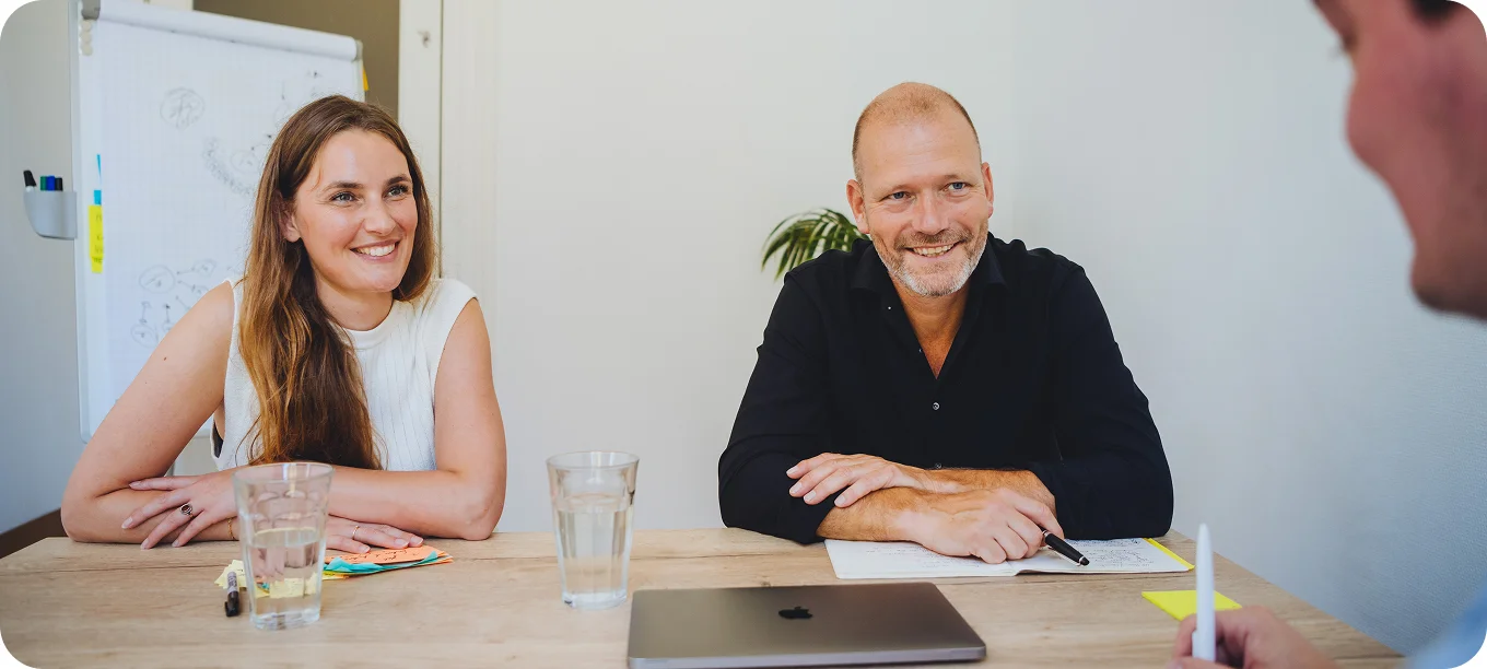 Foto van Patrick en Mariette op kantoor